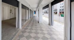 Sims Avenue (D14), Retail #592949331